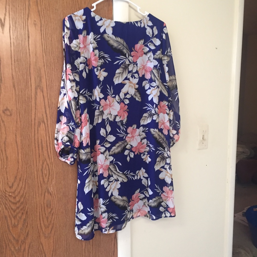 LAST CALL
Lulu’s floral swing dress - size medium